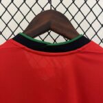 primera equipacion portugal 2024 cuello anterior