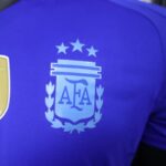 segunda camiseta argentina escudo 3 estrellas