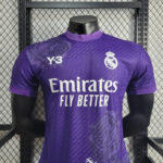 camiseta morada real madrid pecho