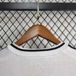 camiseta real madrid 2025 cuello anterior