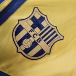 cortavientos barcelona escudo