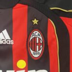 kit hace milan 2006 escudo camiseta