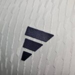 camiseta real madrid mbappe logo