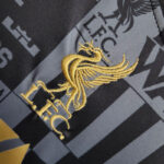 kit liverpool negra escudo
