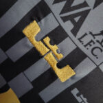 kit liverpool negra logo