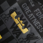 liverpool camiseta negra corona