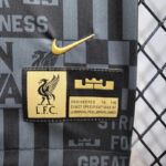 liverpool camiseta negra etiqueta especial