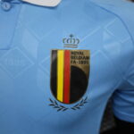 segunda camiseta belgica escudo
