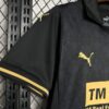 Camiseta-valencia-segunda-equipacion-2024-2025-puño-derecho