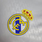 real madrid camiseta 2025 escudo