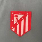 segunda equipacion atletico madrid escudo