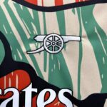 Arsenal pre calentamiento escudo 2024