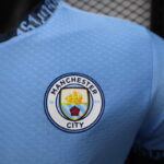 CAMIETA MANCHESTER CITY PRIMERA EQUIPACION 24 25 ESCUDO
