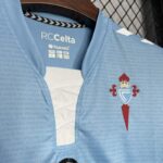 CAMISETA CELTA DE VIGO PRIMERA EQUIPACION 24 25 ESCUDO