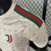 Camiseta Juventus version Player 2da equipacion gucci hombro