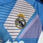 Camiseta-Real-Madrid-portero-niño-2024-2025-conjunto-escudo