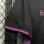 Camiseta-edicion-especial-Barcelona-2024-2025-puño-derecho