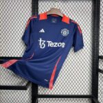Camiseta entrenamiento Manchester United 2024-2025.