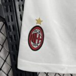 Camiseta-primera-equipacion-AC-milan-2024-2025-escudo