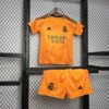 Camiseta-segunda-equipacion-Real-Madrid-niños-2024-2025-conjunto