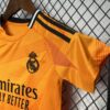 Camiseta-segunda-equipacion-Real-Madrid-niños-2024-2025-puño-izquierdo