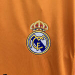 Camiseta-tercera-equipacion-Real-Madrid-Retro-2013-2014-escudo