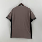 Camiseta-tercera-equipacion-tottenham-2024-2025-escudo