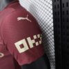 Camiseta-version-jugador-tercera-equipacion-Manchester-city-2024-2025-puño-izquierdo