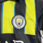 Conjunto Manchester City para niños 2024-2025 escudo