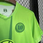 Wolfsburg camiseta verde hombro 2024
