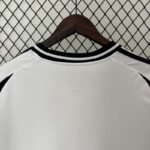 camiseta juventus 2025 cuello anterior