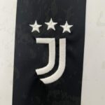 camiseta juventus 2025 escudo