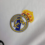 conjunto real madrid 2025 escudo
