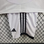 conjunto real madrid 2025 pantalon corto logo