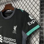 conjunto tercera equipación liverpool para niños 2024.