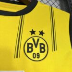 Camiseta-Primera-equipacion-borussia-dortmund-2024-2025-escudo
