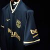 Camiseta-barcelona-segunda-equipacion-2020-2021-puño-izquierdo