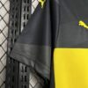 Camiseta-borussia-dortmund-segunda-equipacion-2024-2025-puño-derecho