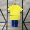 Alternative view of Conjunto Niño Brasil primera equipacion 20002