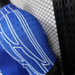 Camiseta-edicion-especial-version-jugador-PSG-2024-2025-puño-izquierdo