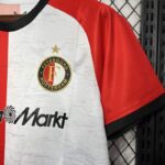 Camiseta-feyenoord-primera-equipacion-2024-2025-puño-izquierdo