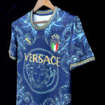 Camiseta-italia-versace-2024-2025-frontal