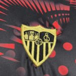 Camiseta-sevilla-tercera-equipacion-2024-2025-escudo