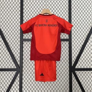 Conjunto-niño-bayern-munich-primera-equipacion-2024-2025-parte-trasera