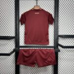 Conjunto-niño-primera-equipacion-AS-Roma-2024-2025-parte-trasera