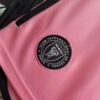 Pantalon-corto-inter-miami-primera-equipacion-2024-2025-escudo