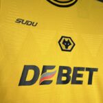 camiseta-Wolverhampton-primera-equipacion-2024-2025-pecho