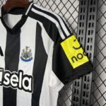 camiseta-newcastle-primera-equipacion-2024-2025-puño-izquierdo