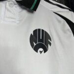 camiseta-newcastle-tercera-equipacion-2024-2025-escudo
