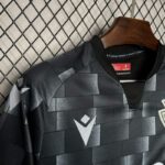 camiseta-osasuna-tercera-equipacion-2024-2025-hombro